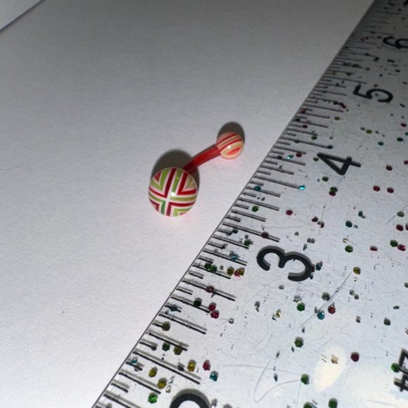 14 gauge Red and Green Flag Design Belly Ring - Picture 7 of 13